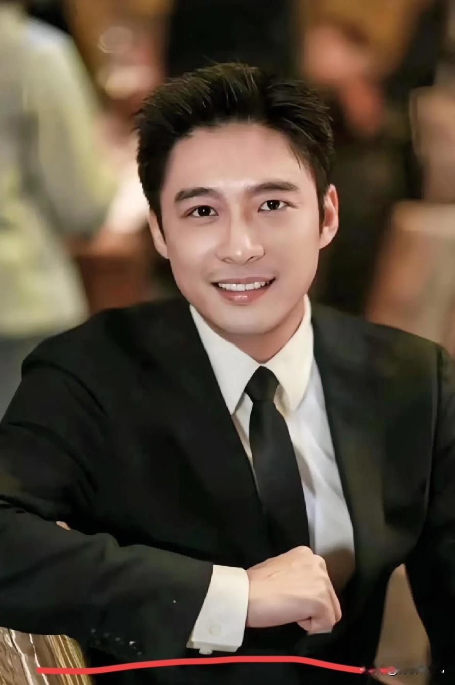 霍启山，霍家三子，颜值最高，事业有成，36岁了，为什么迟迟不结婚呢？原来他的