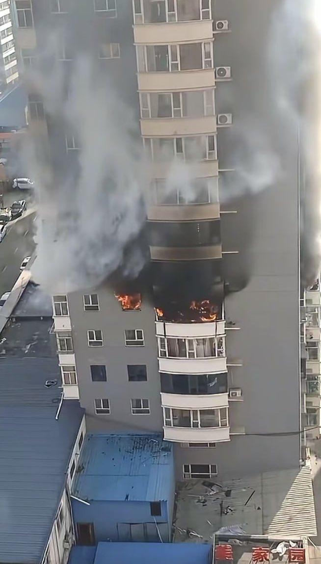 电动自行车电池千万不能拿回家里充电。2026年3月24日发生在太原某公寓内的一