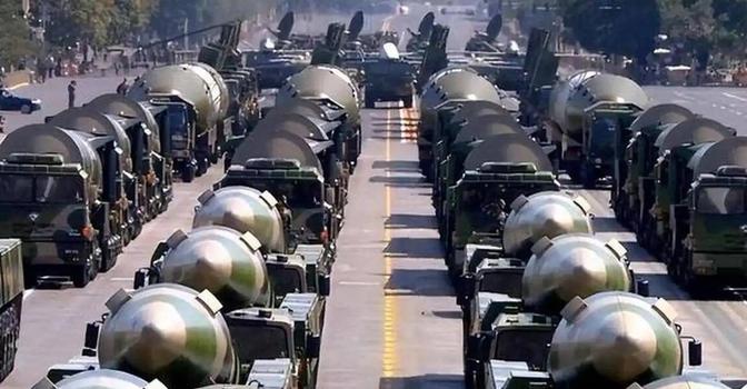 美国现在敢动中国吗？看看中国核弹头数量的变化就知道答案了。 去年还是500枚