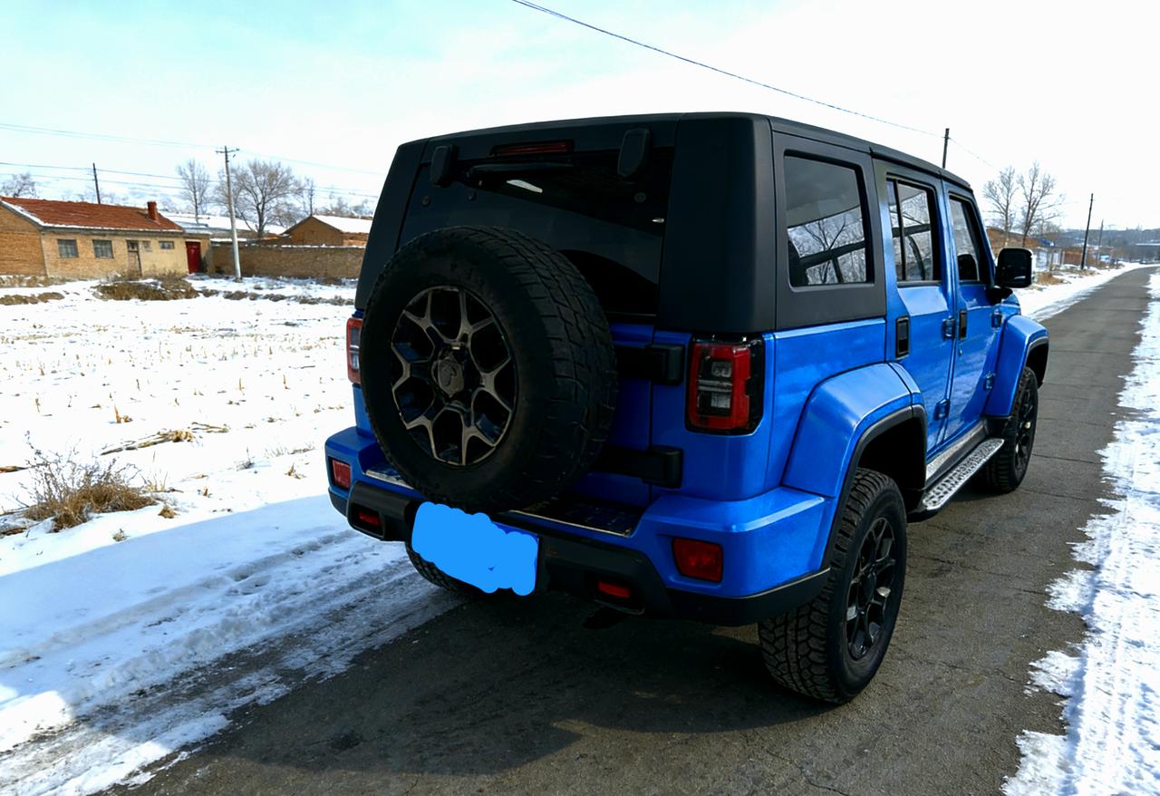 这些年咱们国家的汽车颜色的变化真的是特别的多，过去互联网上说黑色和白色。现在慢慢