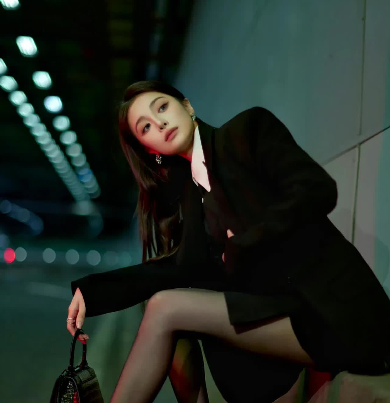 隆妮黑丝腿好美