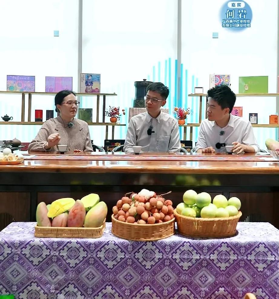 宇辉太难了，全是“违禁词”啊。今天是618，宇辉在广西南宁参加东盟水果专场活动