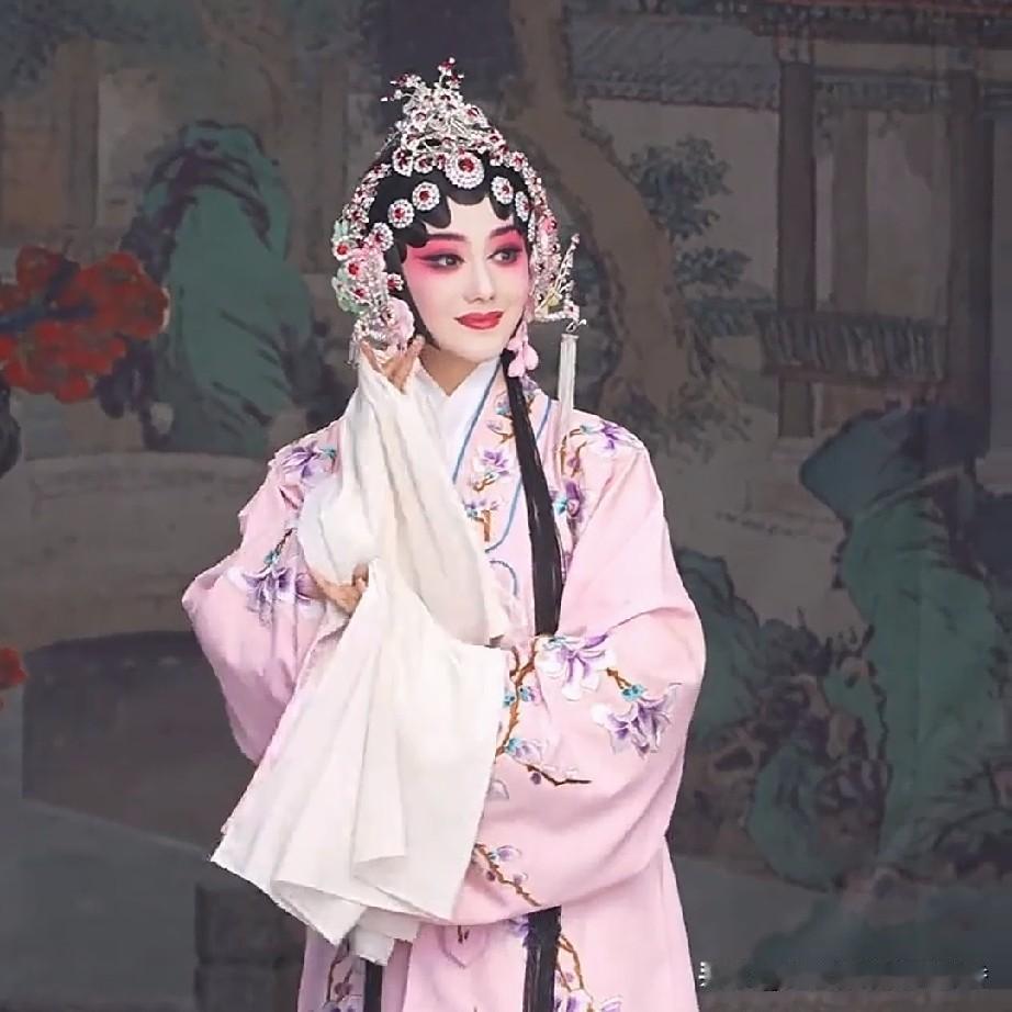 刘浩存在拍摄巜主角》鬼怨一场戏时，室外温度高达40度，刘浩存化上戏妆后一拍就是几