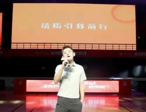 我敢打包票，估计蔡振华没想到全国球迷也没想到张继科除了球打得好，还是