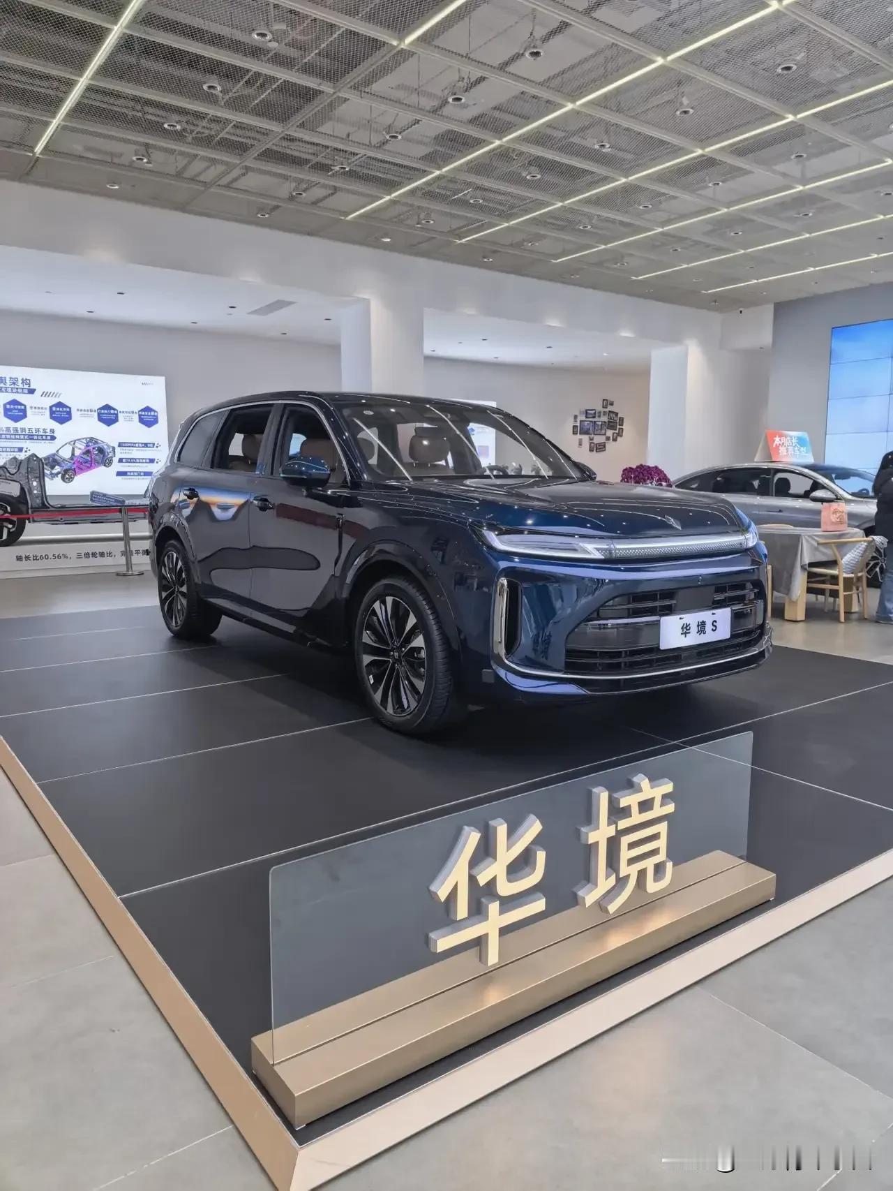 上汽通用五菱和华为乾崑联手的华境S首发亮相并开启预订，直接炸翻家用SUV市场。这