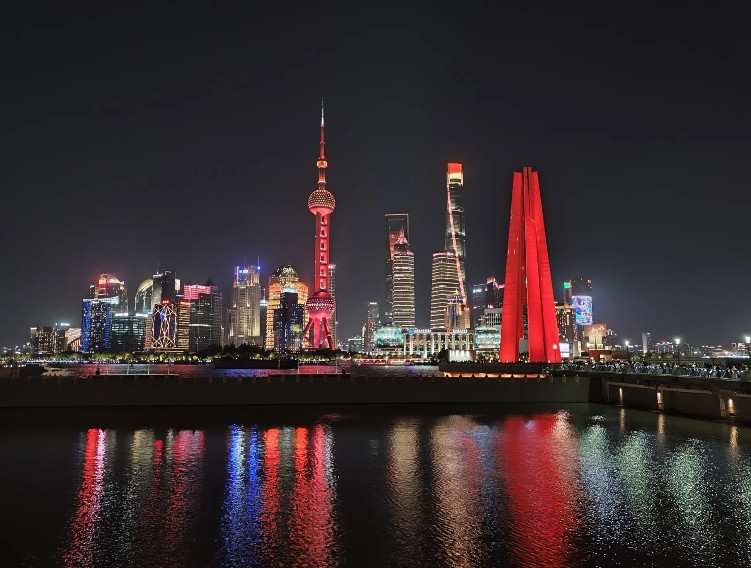 这几天上海人的体感是相当的难受！刚到5月中旬，但感觉已到6月中旬的黄梅天了，又闷