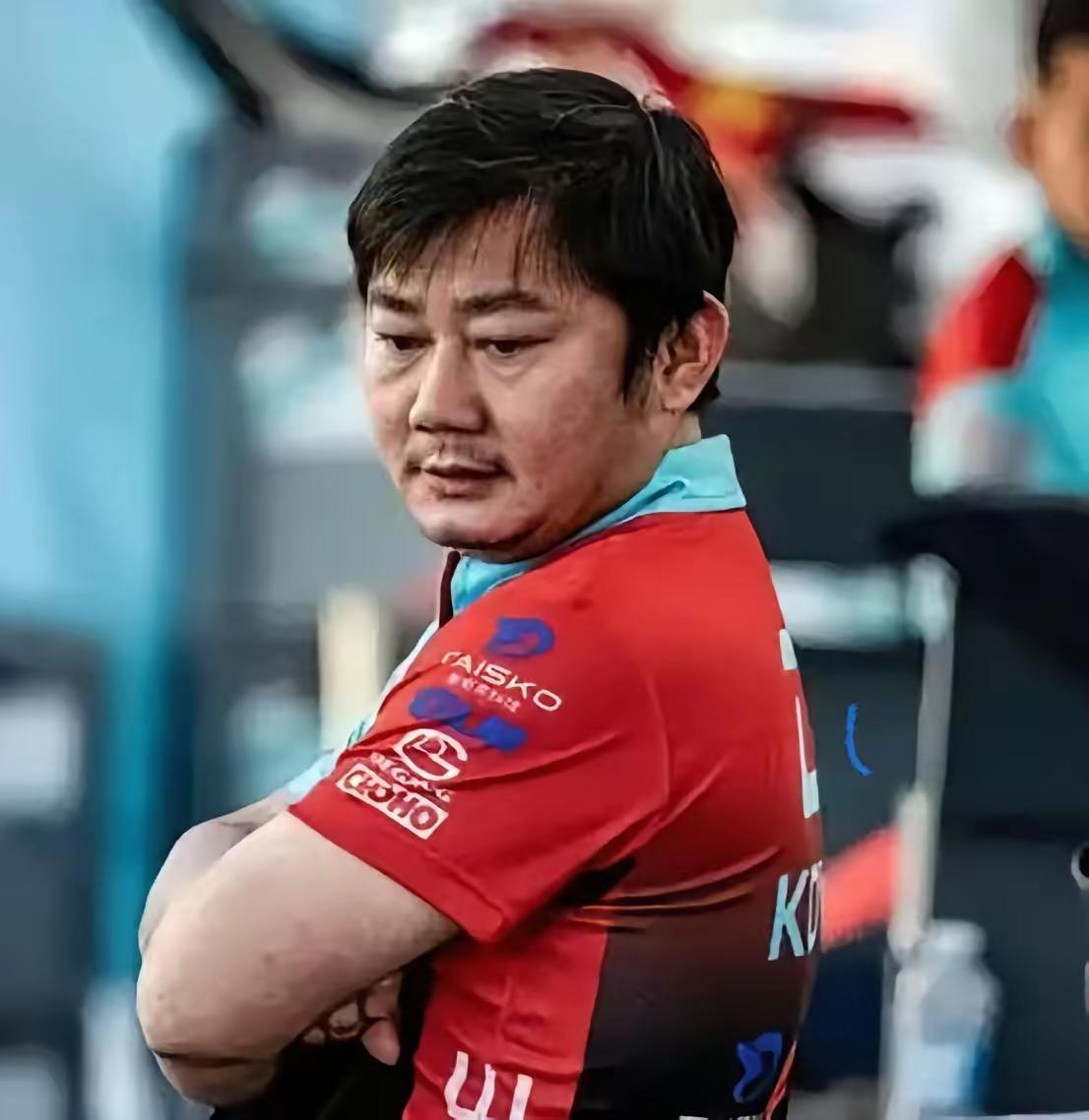 “坚决反对张雪飞长江！”4月12日，张雪在一档访谈节目中预告，今年六七月份要在重