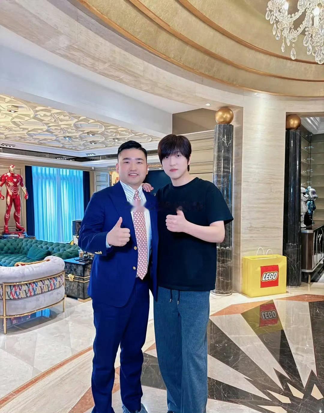 白冰到底是干什么的这么有钱，4300万的房子说买就买，说卖就卖，还送全家家具白