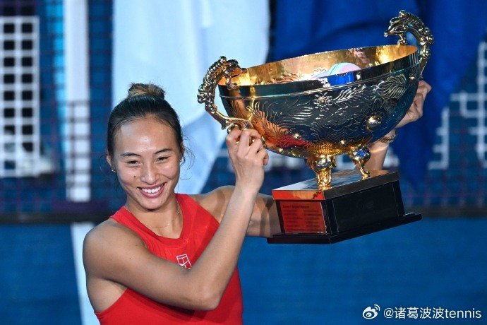 【#郑钦文重返中国一姐宝座#】今天，WTA官方更新了最新一期的世界排名郑钦文凭借中网冠军的1000积