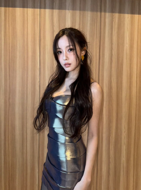 朴孝敏的闪亮妆造，这身材是不是超可以的？