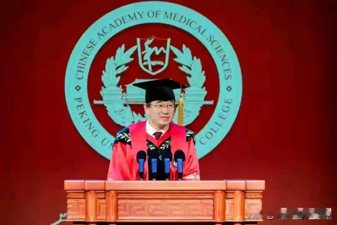王辰校长是这样夸奖董小姐的:董袭莹同学是哥伦比亚哥伦比亚哥伦比亚大学经济学专业本