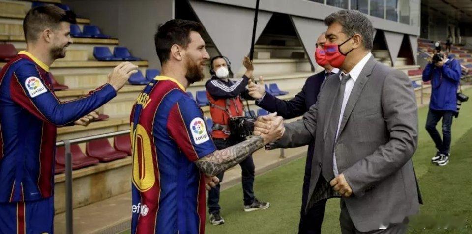 据西班牙《每日体育报》报道，巴萨方面对于梅西这次突然重返诺坎普体育场的造访之旅毫