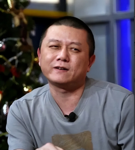 王朔有一次上节目，主持人一上来就问：“听说想采访你得先交十万块钱？”现场很多人都