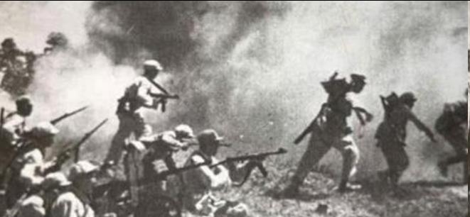 ☁1945年西峡口，机枪手杜相云发现日军在数他的子弹，每打到第18发敌人就