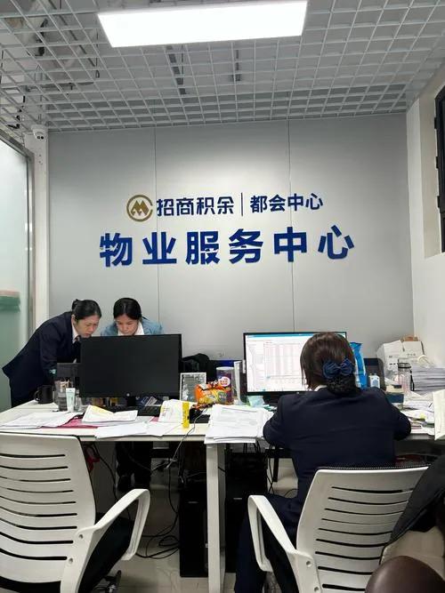 兄弟们，好消息来了！物业乱收费、不作为、当“土皇帝”的时代，终于要彻底结束了。