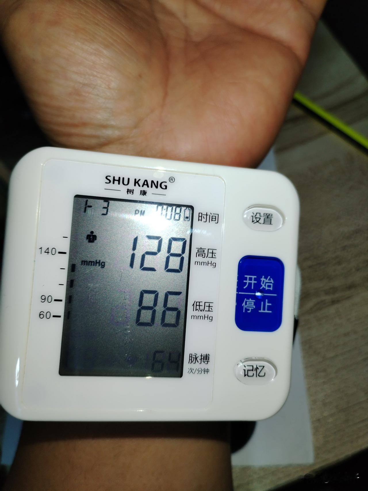 今日是7月3号星期五。早晨的血压是135/96，心率为65。晚上