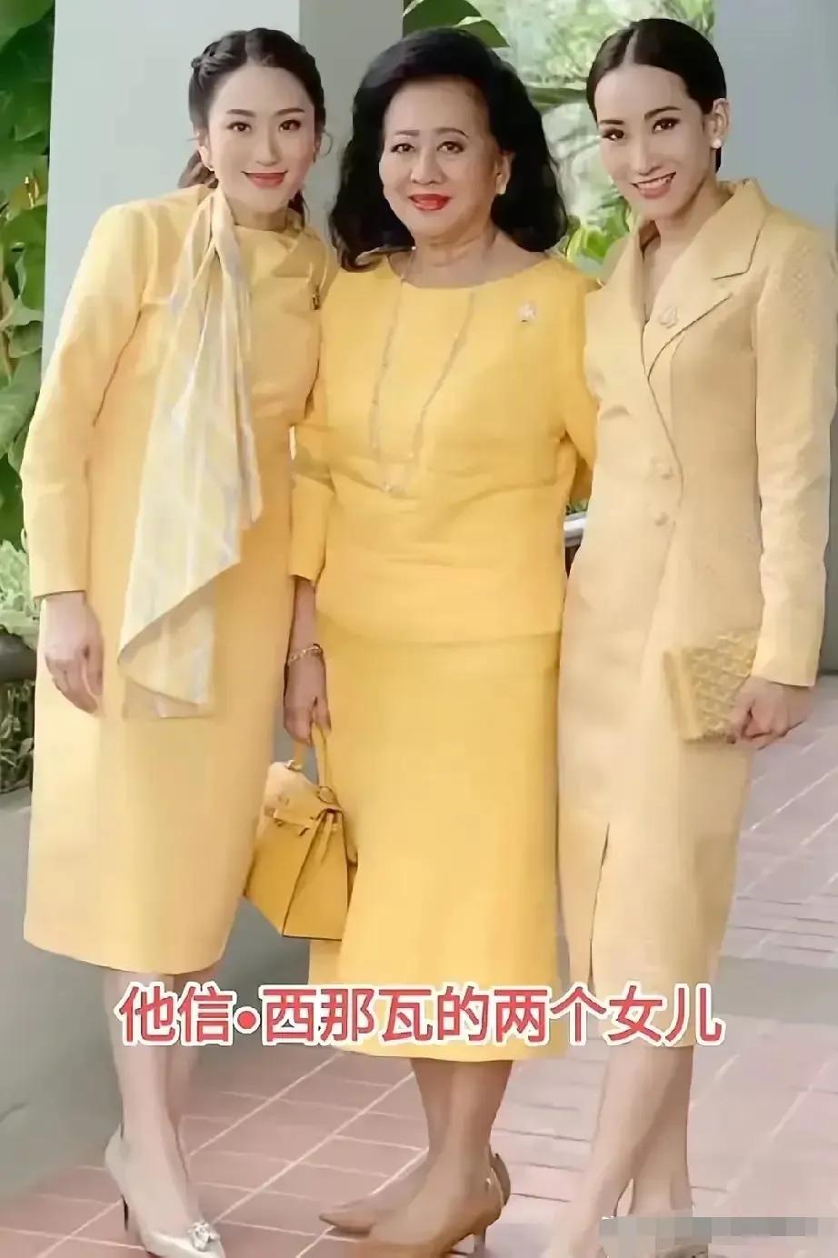 佩通坦姐妹俩穿着黄色服装显贵气，穿着别的颜色服装显大方，美丽的人穿啥都好看。她们