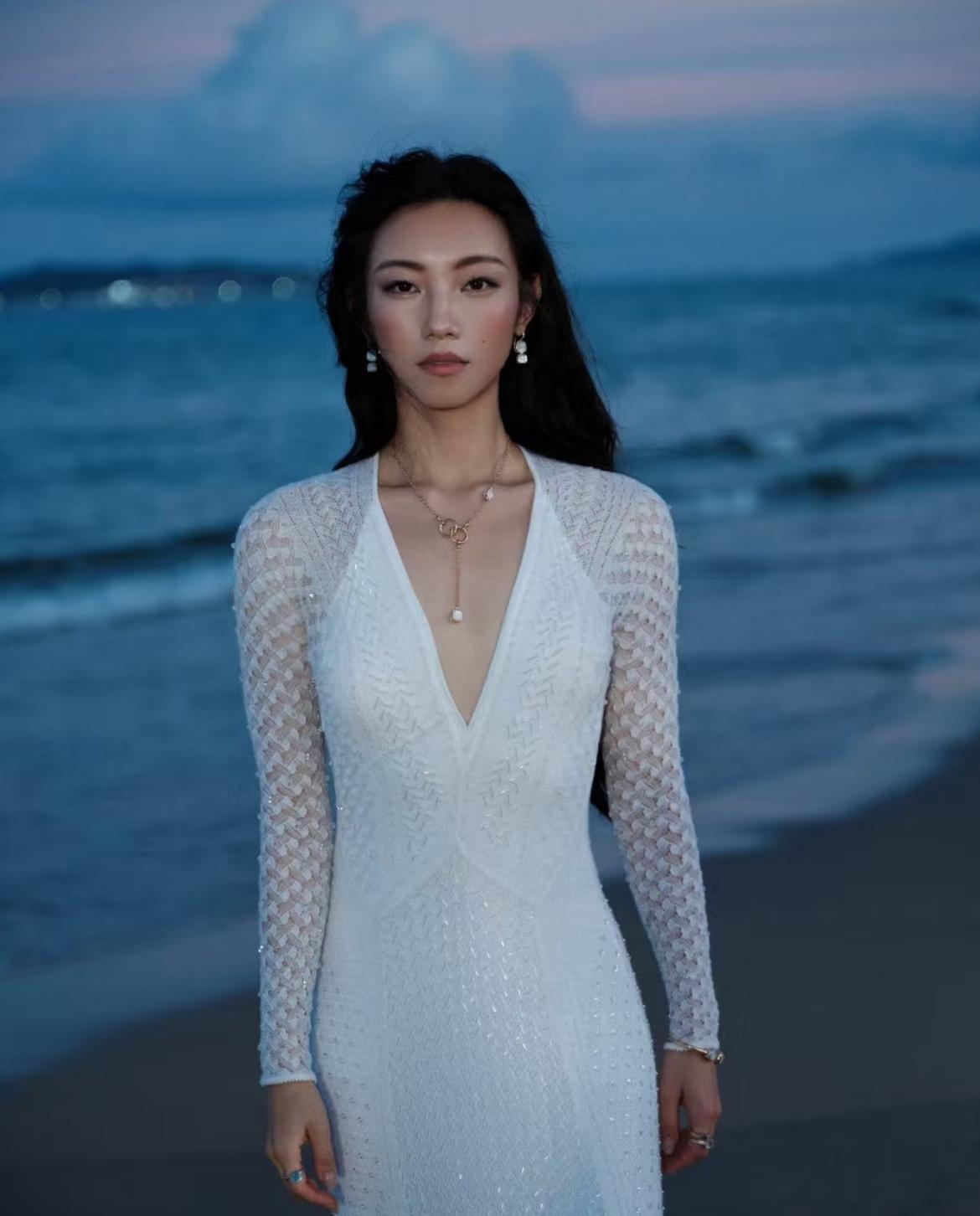 那尔那茜委培生这事儿出来，最难受的估计是北京十一中了，毕竟网上都传那尔那茜考
