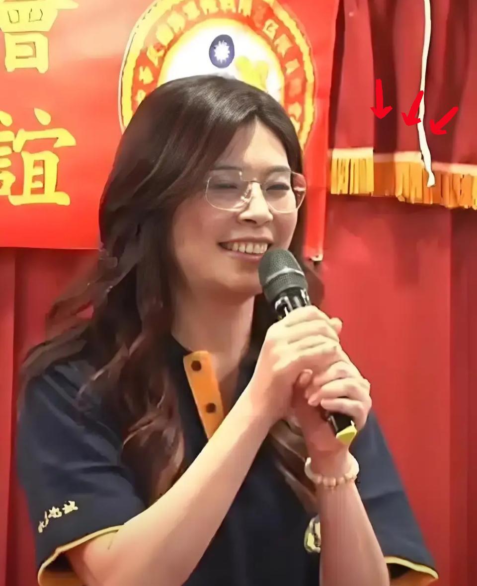 郑丽文“胆小别混”爆火！敢说真话的她，戳中蓝营痛点郑丽文一句“当然去大陆交流