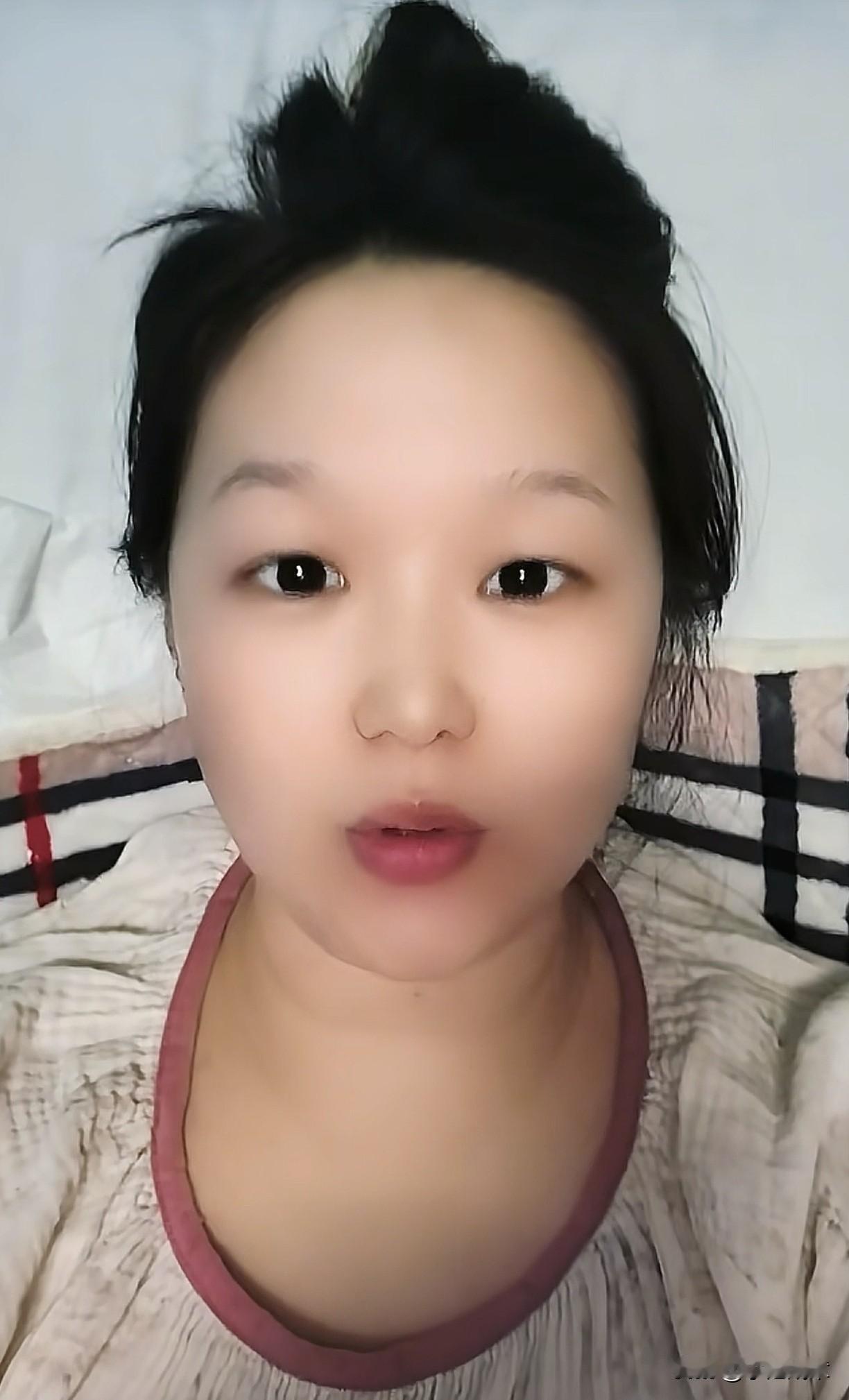 “丢山东人的脸”近日，山东一名女子，因为在网上买了童装回来穿脏后，不满意直接