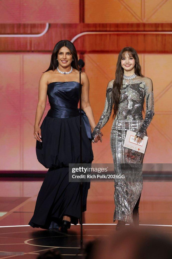 宝格丽你合不拢嘴了吧Lisa金球奖造型​