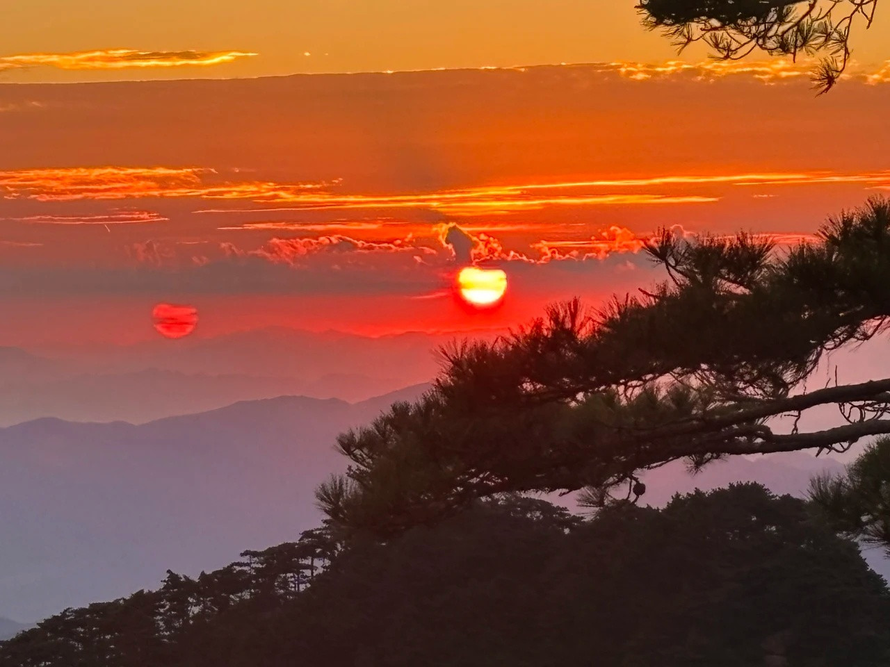 “山高日华早，枝多风彩重…”丨黄山日出
