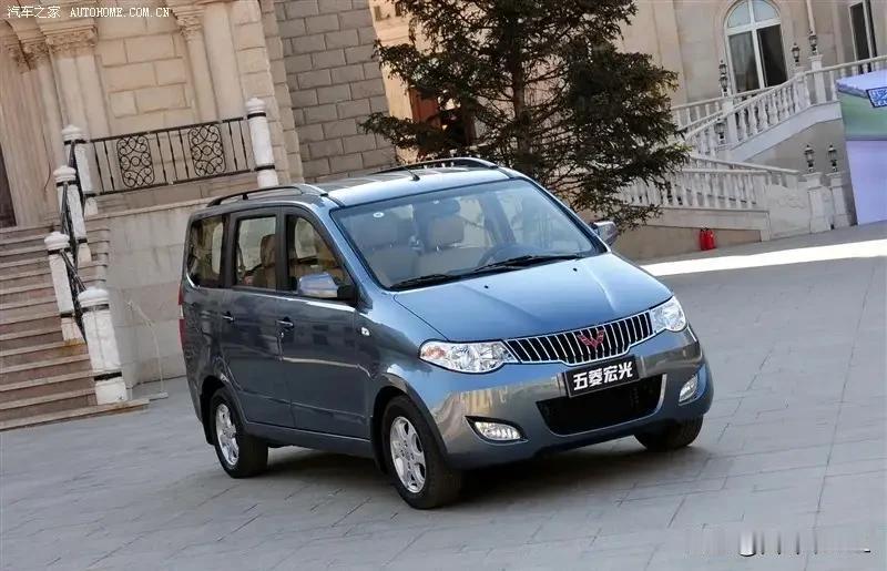 买车不纠结，请听我一句劝！20万燃油车一使用10年，油费10万20万混动车一