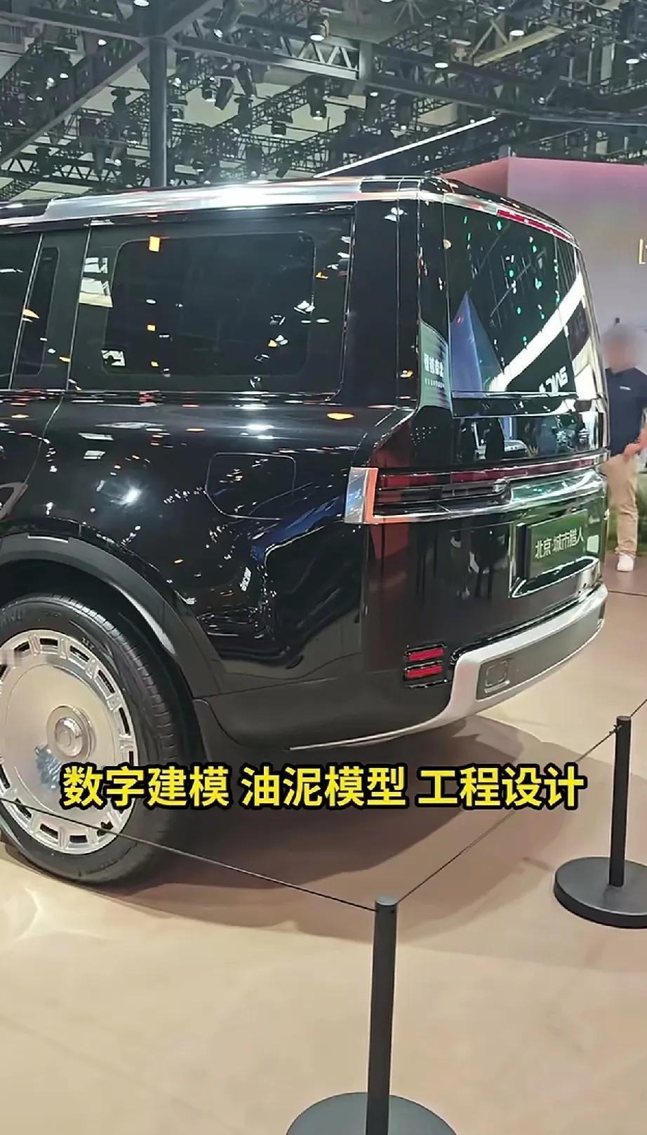 2026年路虎揽胜有没有在北京参展？遮住车标，能认出几辆？北京车展第二天