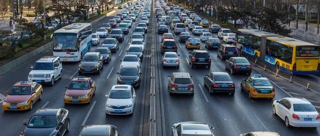 2026年一季度，中国汽车行业利润率只剩2.9%。一百块营收，到手不到三块钱。