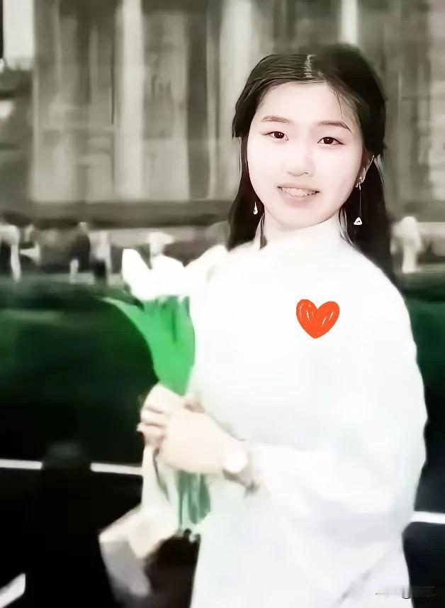 我问我在读研究生的侄女，为什么孙馨钰宁愿跳下去，也不退学呢？她愣了下，说，你