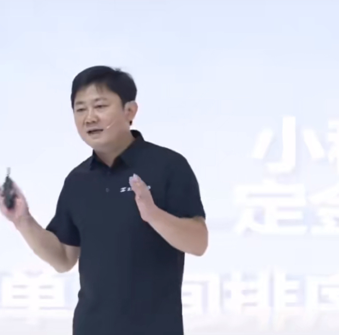 张雪应该是最真实的草根逆袭了。