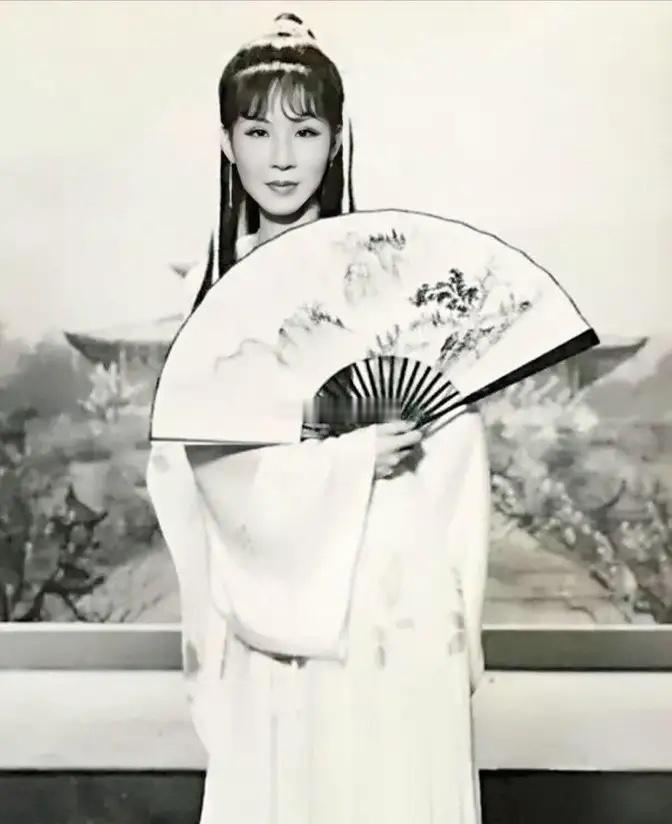 1998年，富婆杨钧钧投资3000W，拍摄《西门无恨》，她要求男主角一定是美男子