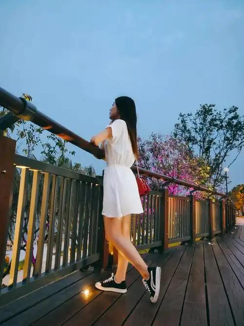 成年人，一定要明白螃蟹定律。1．厉害的人，喜欢独来独往，不会和任何人走的