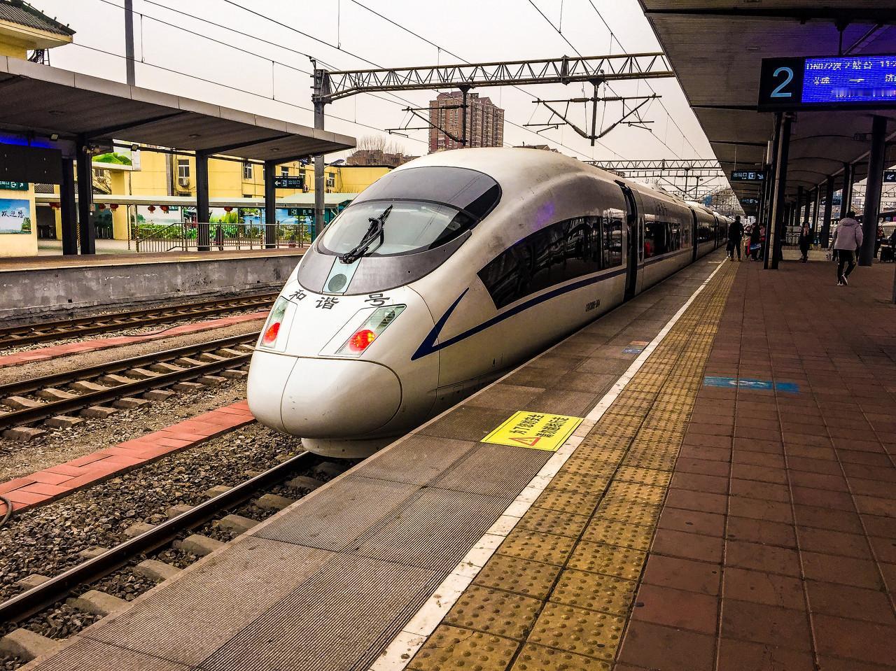 越南高铁选西门子挺好的，贵了点，无政治因素干扰，无论国际形势如何变化，高铁出了什