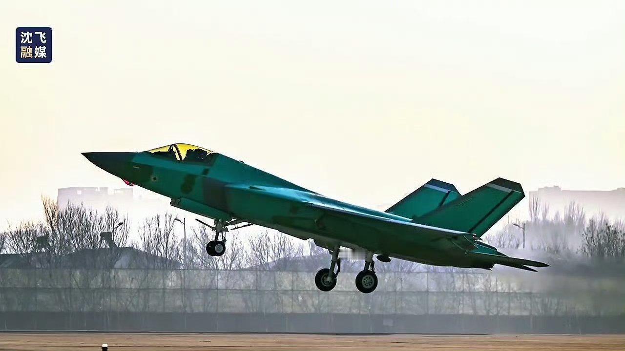 沈飞新年第一飞，歼-35当之无愧成为全球最强双发舰载隐形战斗机。五代机竞标时代