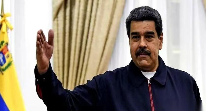 委内瑞拉总统马杜罗的美国庭审，上演了匪夷所思的一幕。检方还没亮出证据，他自己的