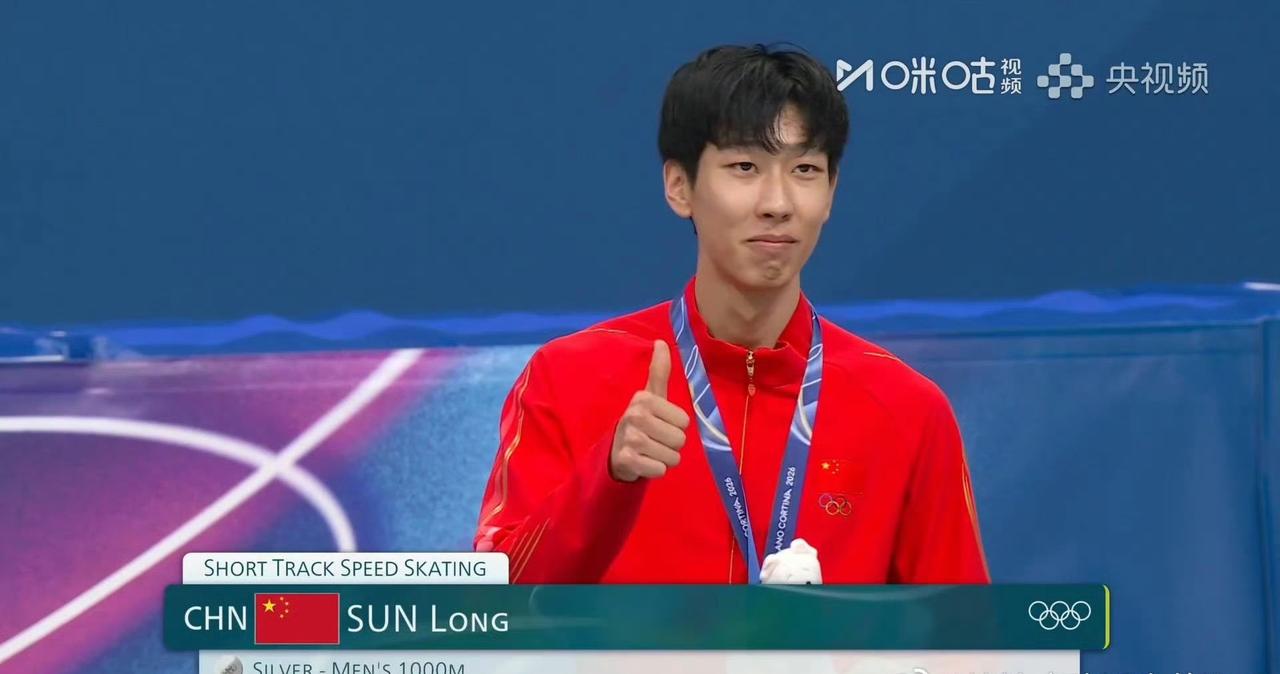 绝处逢生！孙龙🇨🇳获得银牌！最后一圈外道直接干，距离金牌只差一点点！孙龙