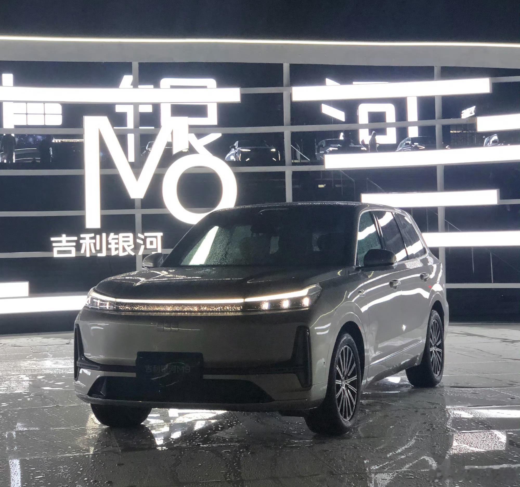 吉利银河M9正式上市了!17.38万起售!六座大SUV我们拍过静态也试过动态，无