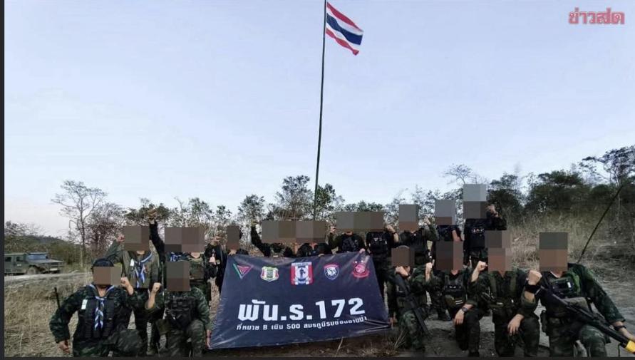 当地时间2025年12月15日，泰国国防部长对于，泰国特种兵在战场缴获大批，柬埔