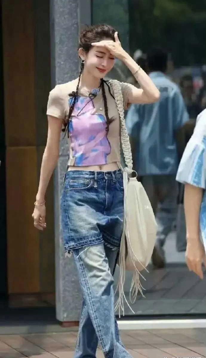 娜扎随便一穿都好看，看起来也太轻俏了