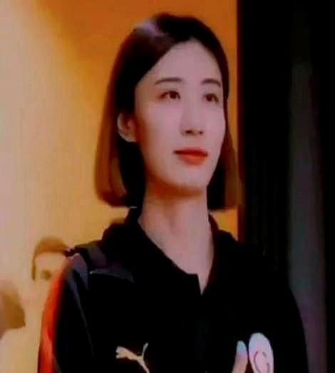 把咱们最好的两个姑娘，李盈莹王媛媛，送出去打球。里外里一算账，俱乐部挣的转会费，