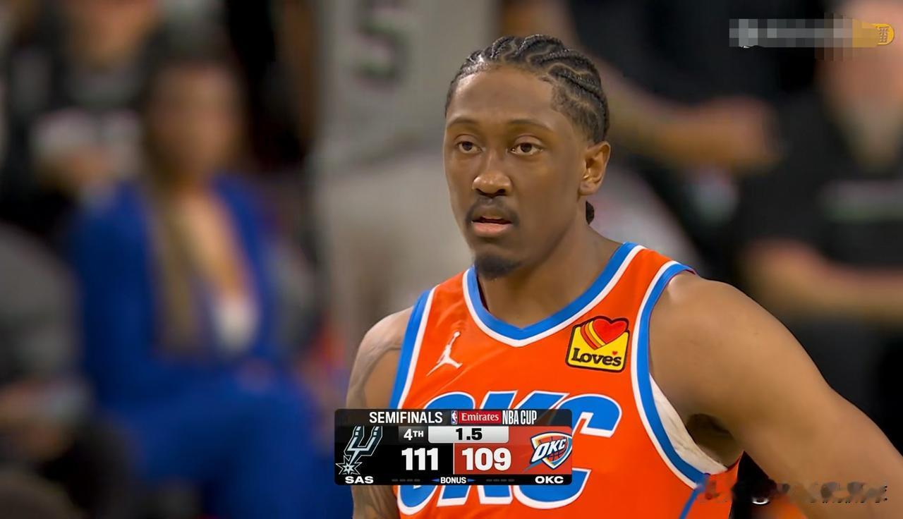 雷霆二当家杰伦-威廉姆斯必须背锅了！在今天结束的一场NBA杯半决赛中，雷霆以10