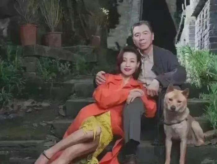 这是冯小刚、陈冲旧照，莫名的般配！