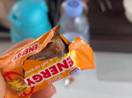 惊爆！巧克力现活虫家长索赔2000元 超市启动全面调查