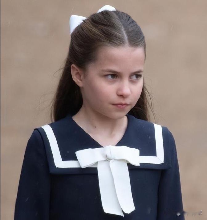 威廉王子一家去年三四月偷偷溜去法国阿尔卑斯山滑雪，本想低调度个假，谁知照片被媒体