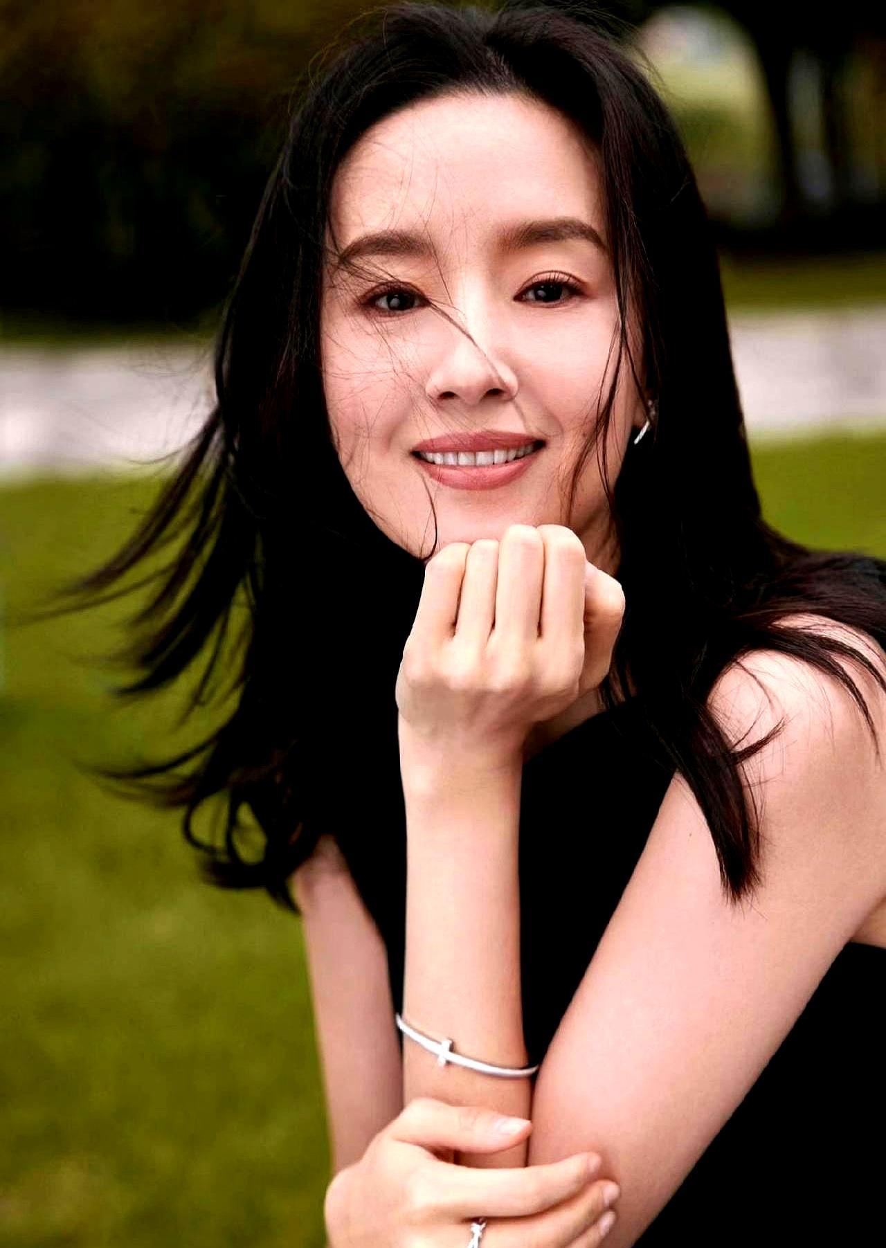 董洁14年后的公开和解，半个字没提当年的诽谤旧账。访谈里她只说当年太任性不