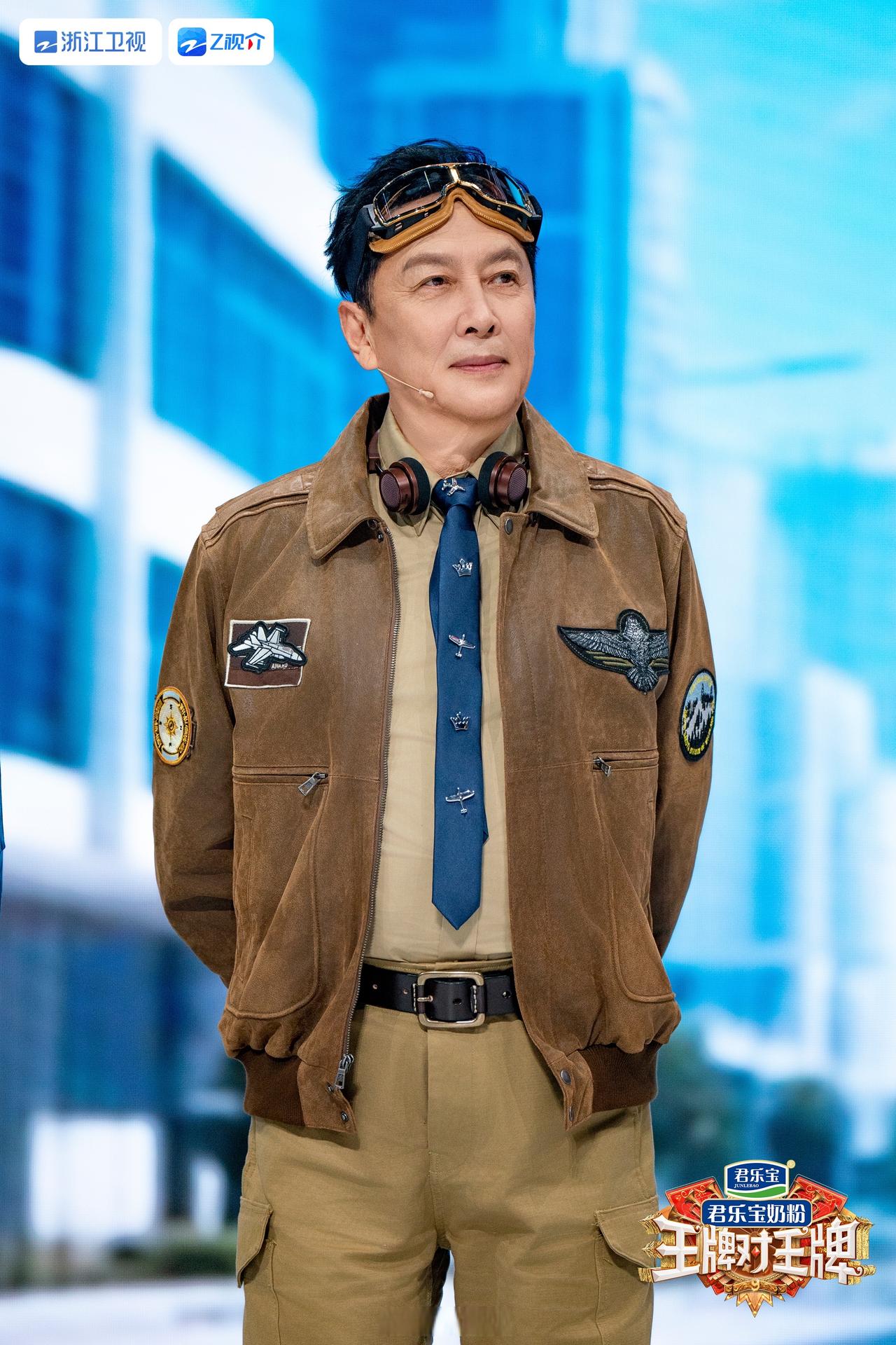 文化工作者必须有文化的含金量，还在上升。你看唐国强参加综艺，让用诗句评价三位男