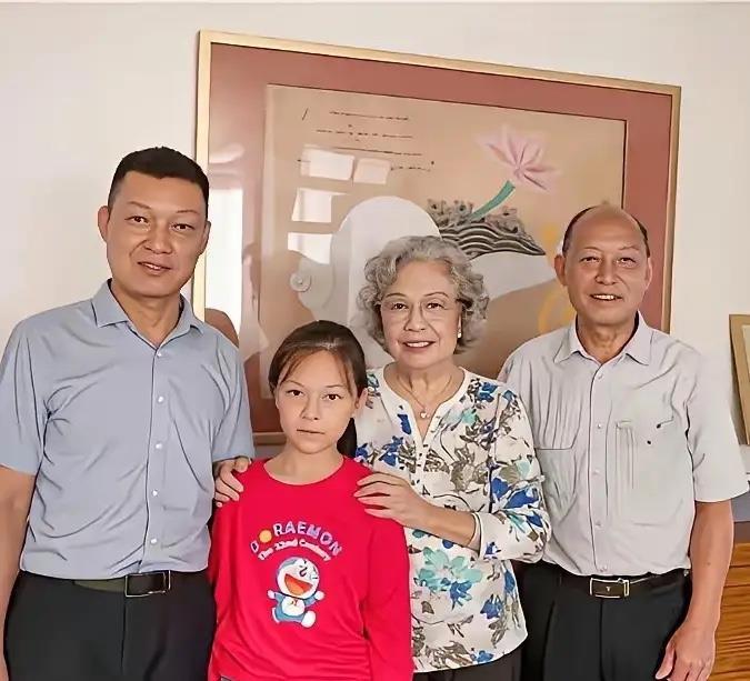 她叫陶斯亮，母亲是曾志。可母亲临终前，才让她去江西山里，找一个叫石来发的农民。