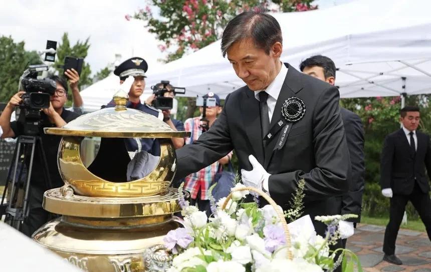 【曹国: