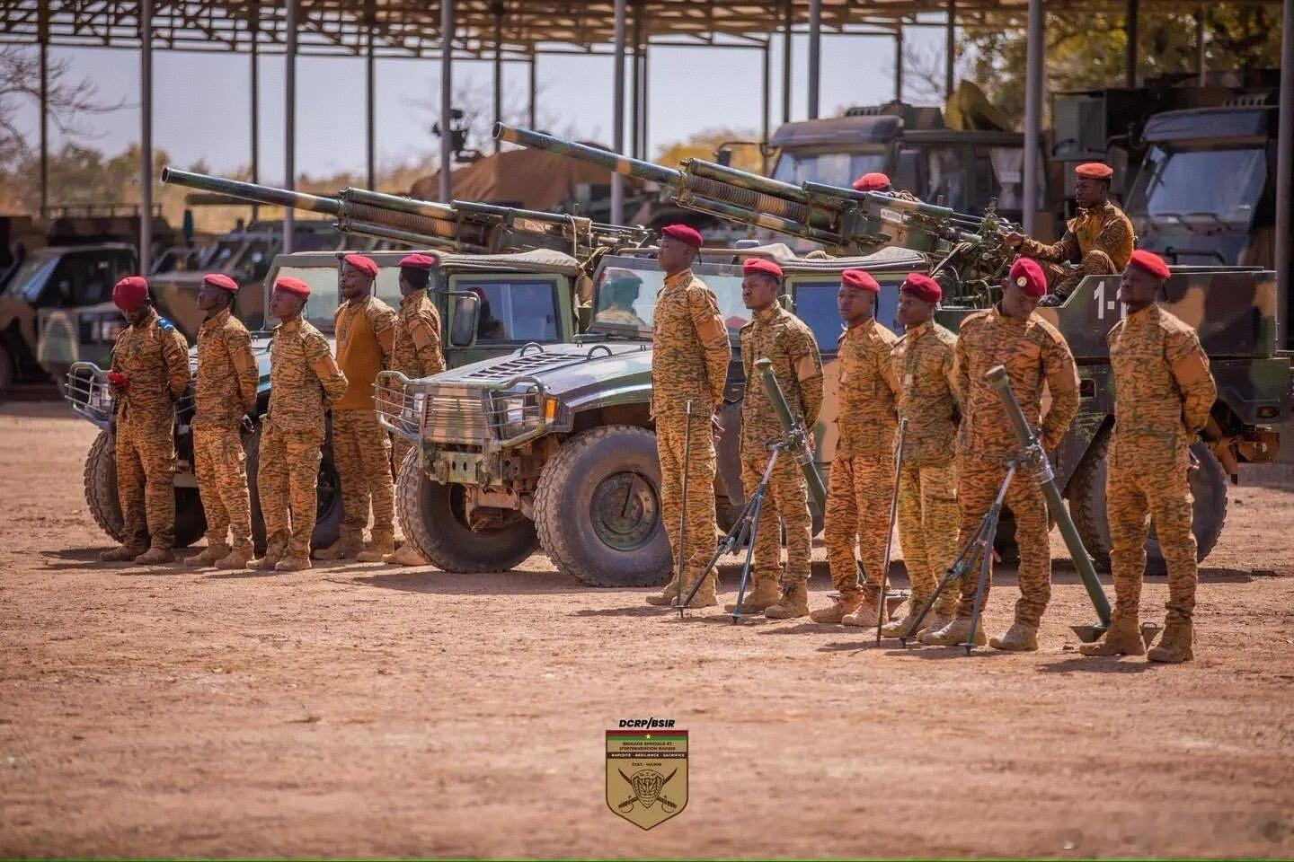 非洲最现代化中械军队全套轮式装备，先进成都堪比很多大国。应该多配无人机装备，会有